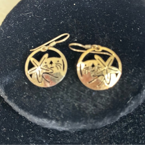 Cat Flower Signed Cut Out Gold Tone Fish Hook Earrings VTG Owl Silver Pendant - Picture 9 of 9